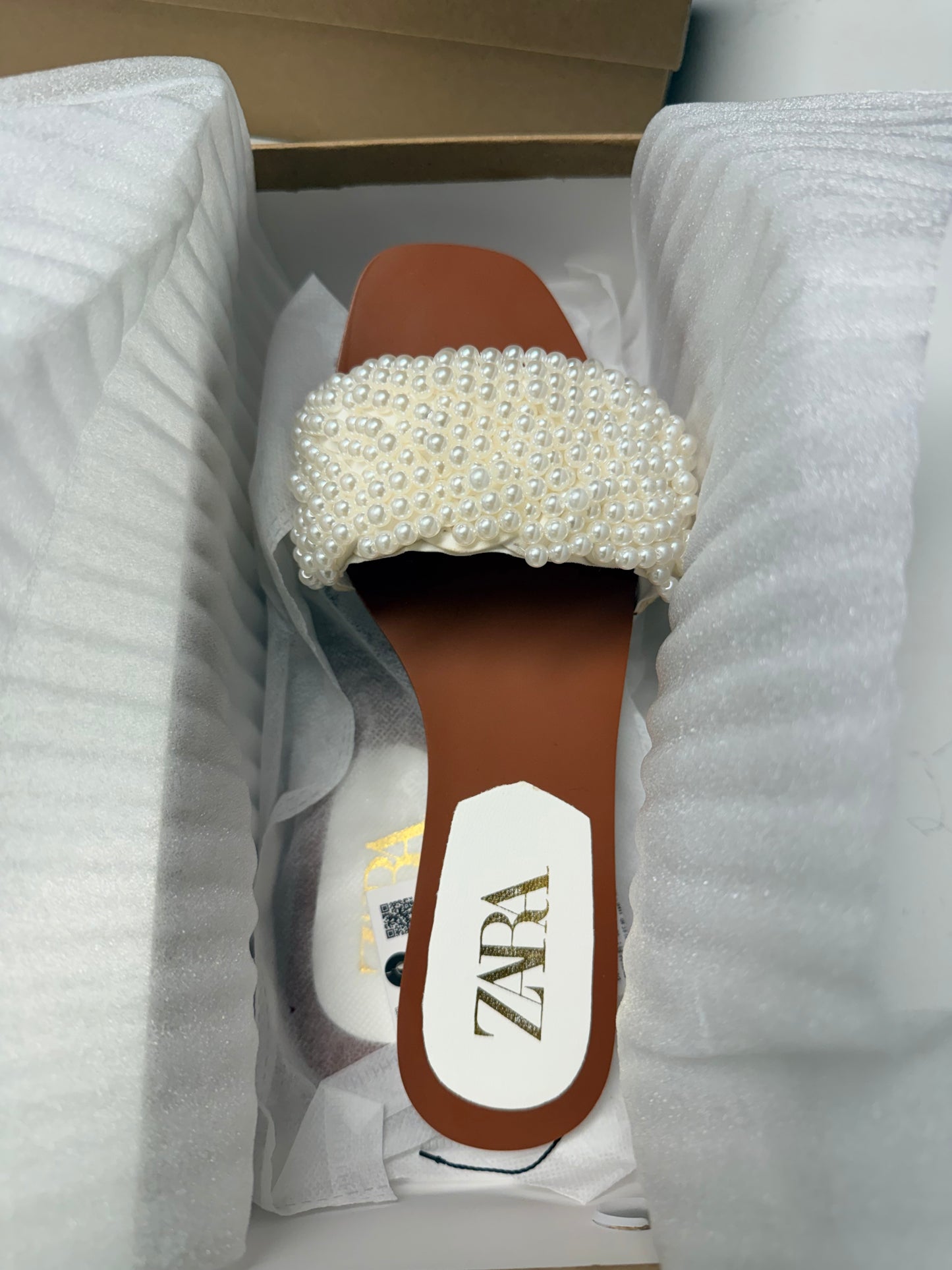 Elegant Pearl Strap Flat Sandals – Luxury Summer Slide