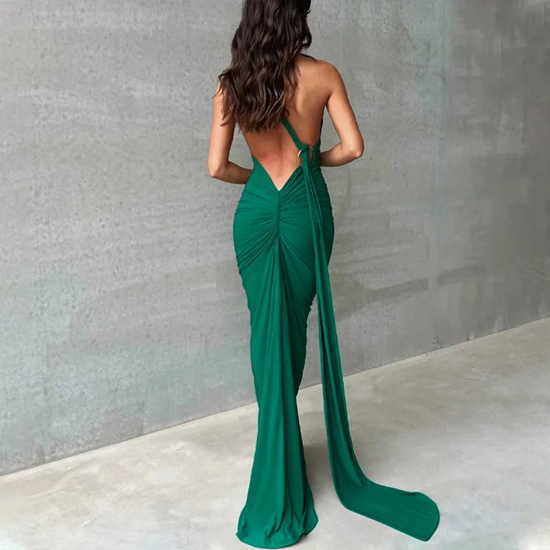 Robe maxi sexy asymétrique dos nu à une épaule, avec foulard ajustable et fronces, collection 2023. Élégante tenue streetwear Y2K pour festival.