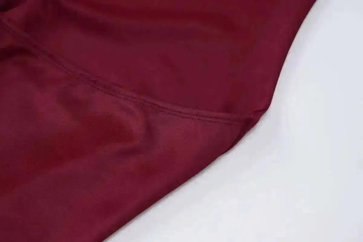 Robe plissée trapèze à taille cintrée, style Townlike, mini dos nu, col V, idéale pour l'été 2024 et les soirées sexy en boîte de nuit.