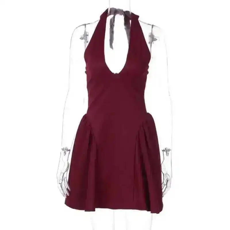 Robe plissée trapèze à taille cintrée, style Townlike, mini dos nu, col V, idéale pour l'été 2024 et les soirées sexy en boîte de nuit.