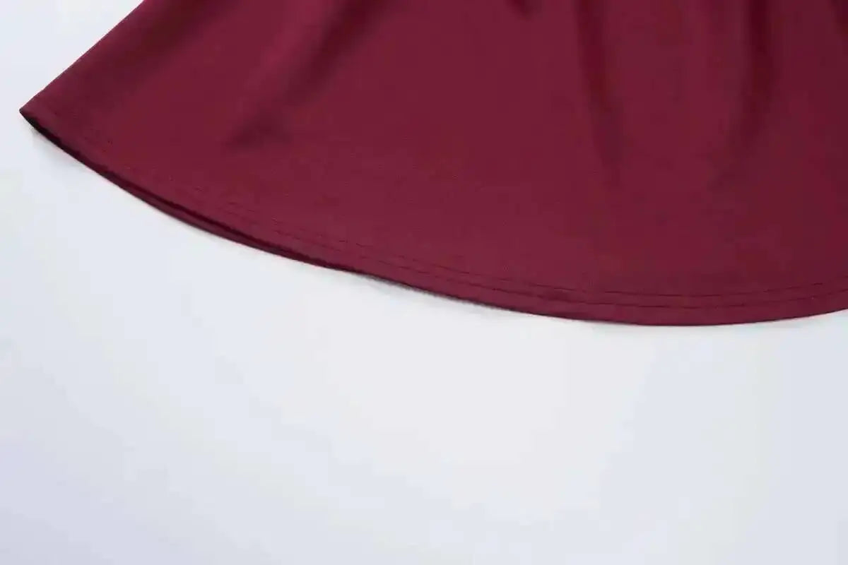 Robe plissée trapèze à taille cintrée, style Townlike, mini dos nu, col V, idéale pour l'été 2024 et les soirées sexy en boîte de nuit.